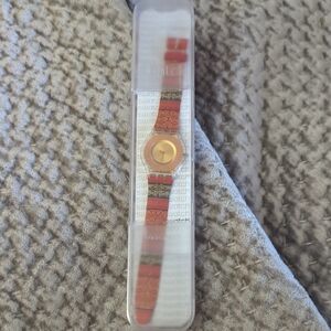 SWATCH Skin Sweet Sarong SFK187 Vintage Women's Watch Thin 4 mm Plastic 33 mm